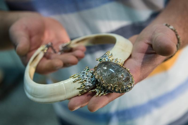U Domu sportova odrzava se 18. Medjunarodni sajam dragog i poludragog kamenja – Mineral Expo Zagreb. Kao i svake godine razni medjunarodni izlagaci ponudili su posjetiteljima nakit i ukrasne predmete od dragog i poludragog kamenja, bisera i koralja, te ne U Domu sportova odrzava se 18. Medjunarodni sajam dragog i poludragog kamenja – Mineral Expo Zagreb. Kao i svake godine razni medjunarodni izlagaci ponudili su posjetiteljima nakit i ukrasne predmete od dragog i poludragog kamenja, bisera i koralja, te ne