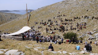 Kornat, 300811.
Obiljezavanje 4. obljetnice kornatske tragedije, u kojoj je, gaseci pozar na Kornatu 30. kolovoza 2007. godine, smrtno stradalo 12 vatrogasaca. Obitelji poginulih vatrogasaca, njihovi prijatelji te visoko izaslanstvo na otoku Kornat, u uv Kornat, 300811.
Obiljezavanje 4. obljetnice kornatske tragedije, u kojoj je, gaseci pozar na Kornatu 30. kolovoza 2007. godine, smrtno stradalo 12 vatrogasaca. Obitelji poginulih vatrogasaca, njihovi prijatelji te visoko izaslanstvo na otoku Kornat, u uv