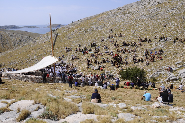 Kornat, 300811.
Obiljezavanje 4. obljetnice kornatske tragedije, u kojoj je, gaseci pozar na Kornatu 30. kolovoza 2007. godine, smrtno stradalo 12 vatrogasaca. Obitelji poginulih vatrogasaca, njihovi prijatelji te visoko izaslanstvo na otoku Kornat, u uv Kornat, 300811.
Obiljezavanje 4. obljetnice kornatske tragedije, u kojoj je, gaseci pozar na Kornatu 30. kolovoza 2007. godine, smrtno stradalo 12 vatrogasaca. Obitelji poginulih vatrogasaca, njihovi prijatelji te visoko izaslanstvo na otoku Kornat, u uv