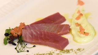 Restoran Foša: Chef Damr Tomljanović oduševio japanskog kolegu pripremom “dalmatinskog sushija” Restoran Foša: Chef Damr Tomljanović oduševio japanskog kolegu pripremom “dalmatinskog sushija”