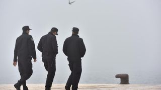 Zadar već treći dan okovan gustom maglom. Foto: Dino Stanin/Pixsell