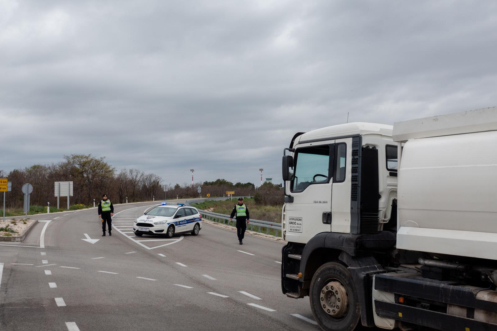 U teškoj prometnoj nesreći u Zemuniku poginule tri slovenske državljanje