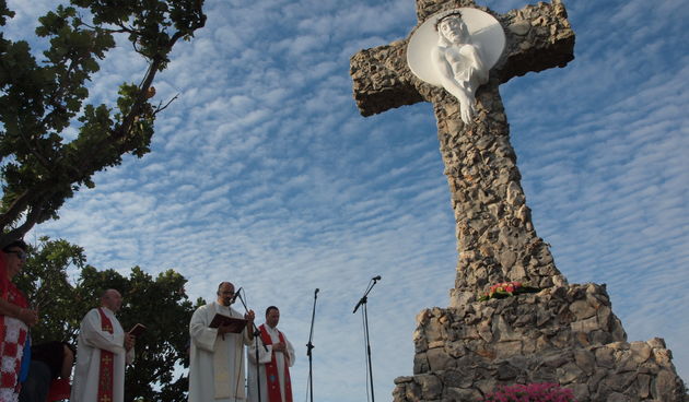 Blagosolov križa na brdu Brisnica