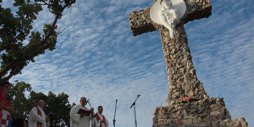 Blagosolov križa na brdu Brisnica Blagosolov križa na brdu Brisnica