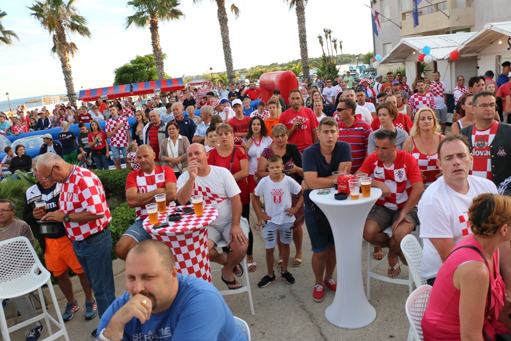 Virski navijači podržali Vatrene Virski navijači podržali Vatrene