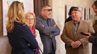 Izložba nosi naziv “Približavanje – stih i slika”, a otvara se u klaustru samostana Sv. Frane. Izložba nosi naziv “Približavanje – stih i slika”, a otvara se u klaustru samostana Sv. Frane.