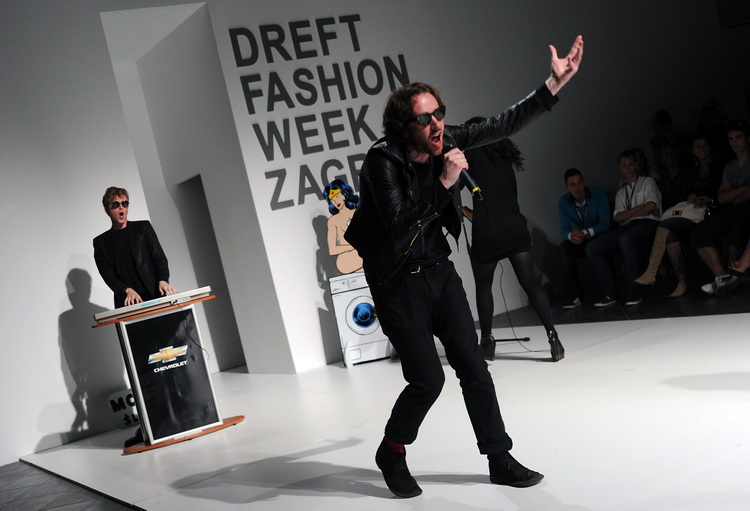 Zagreb,  2005 11.
15. tjedan mode poceo je u Hypo centru . Na Dreft Fashion Weeku, za sezonu jesen/zima 2011/2012. koji se odrzava od 19. do 21. svibnja u Hypo centru biti ce prezentirani podjednako hrvatski i inozemni dizajneri. 
Na slici: The Rodnik Ban