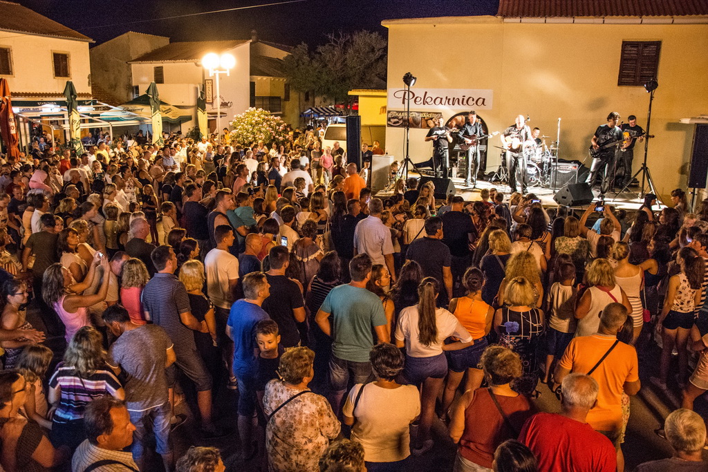 Tamburaški sastav Gazde u Povljani Tamburaški sastav Gazde u Povljani