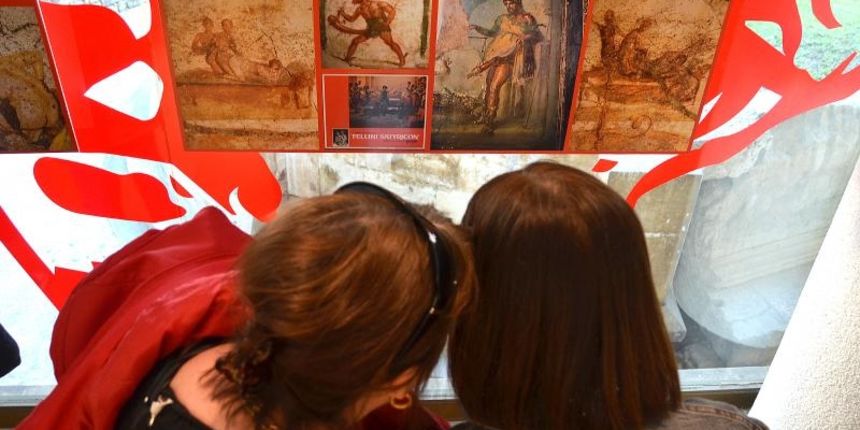 U Galeriji C8 otvorena je izlozba Ars Amatoria ljubav i erotika u starom Rimu koju organiziraju Arheoloski muzej Zadar i Arheoloski muzej Istre .O izlozbi su govorili Darko Komso ravnatelj Arheoloskog muzeja u Puli i Autorica izlozbe dr. sc. Kornelija A. U Galeriji C8 otvorena je izlozba Ars Amatoria ljubav i erotika u starom Rimu koju organiziraju Arheoloski muzej Zadar i Arheoloski muzej Istre .O izlozbi su govorili Darko Komso ravnatelj Arheoloskog muzeja u Puli i Autorica izlozbe dr. sc. Kornelija A.