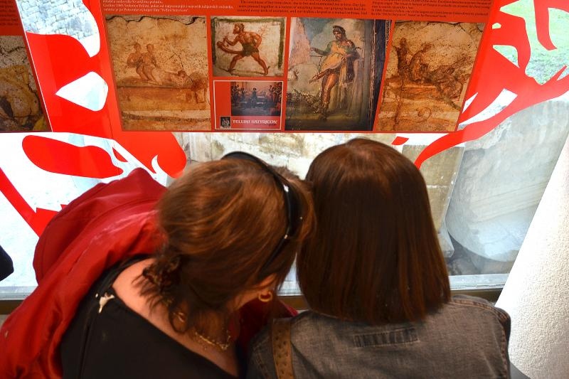 U Galeriji C8 otvorena je izlozba Ars Amatoria ljubav i erotika u starom Rimu koju organiziraju Arheoloski muzej Zadar i Arheoloski muzej Istre .O izlozbi su govorili Darko Komso ravnatelj Arheoloskog muzeja u Puli i Autorica izlozbe dr. sc. Kornelija A. U Galeriji C8 otvorena je izlozba Ars Amatoria ljubav i erotika u starom Rimu koju organiziraju Arheoloski muzej Zadar i Arheoloski muzej Istre .O izlozbi su govorili Darko Komso ravnatelj Arheoloskog muzeja u Puli i Autorica izlozbe dr. sc. Kornelija A.