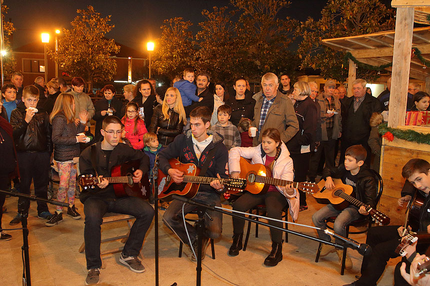 Bibinje: Božićni sajam na Trgu Franje Tuđmana Bibinje: Božićni sajam na Trgu Franje Tuđmana