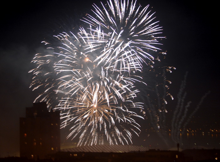 Split, 130211.
Povodom stote obljetnice NK Hajduk navijacka skupina Torcida organizirala je vatromet po cijelom gradu.
Foto: Josko Supic / CROPIX Split, 130211.
Povodom stote obljetnice NK Hajduk navijacka skupina Torcida organizirala je vatromet po cijelom gradu.
Foto: Josko Supic / CROPIX