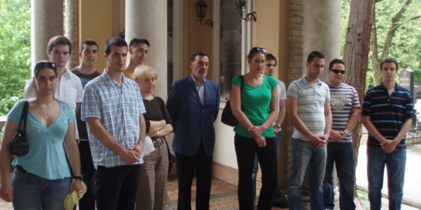 Klub Zadarskih studenata i Ljerka Cosic na Mirogoju Klub Zadarskih studenata i Ljerka Cosic na Mirogoju