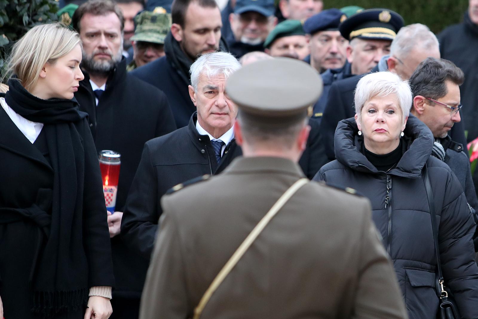 Na Gradskom groblju odana počast poginulim hrvatskim braniteljima povodom 30. obljetnice VRO Maslenica Na Gradskom groblju odana počast poginulim hrvatskim braniteljima povodom 30. obljetnice VRO Maslenica
