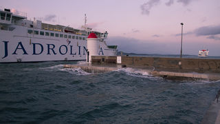 Tramontana u Zadru 17. prosinca 2011., Foto: Leo Banić Tramontana u Zadru 17. prosinca 2011., Foto: Leo Banić