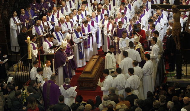 Zadar, 300110. Pogreb zadarskog nadbiskupa Ivana Prendje u crkvi Svete Stosije. Zadarski nadbiskup Ivan Prendja preminuo je iznenada  25. sijecnja 2010. godine u Zagrebu u 71. godini zivota, nakon 46 godina svecenistva i 20 godina biskupstva. Na fotografi