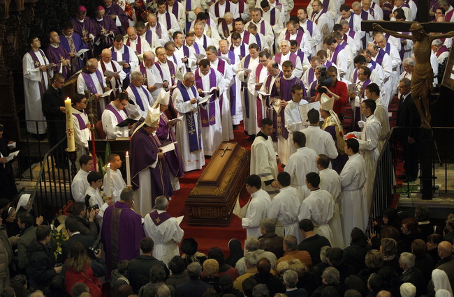 Zadar, 300110. Pogreb zadarskog nadbiskupa Ivana Prendje u crkvi Svete Stosije. Zadarski nadbiskup Ivan Prendja preminuo je iznenada  25. sijecnja 2010. godine u Zagrebu u 71. godini zivota, nakon 46 godina svecenistva i 20 godina biskupstva. Na fotografi