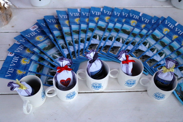 Paljenjem prve adventske svijeće i prigodnim zabavnim programom započela manifestacija Advent na otoku Viru