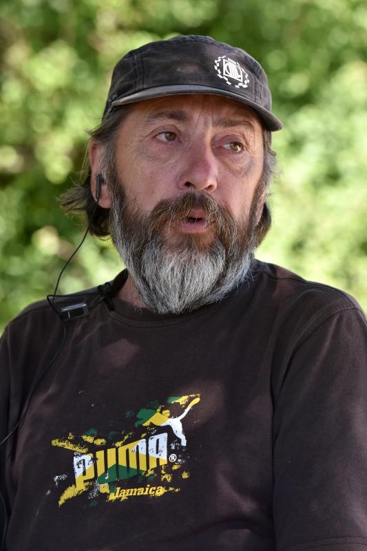 Zadarski beskucnici angazirani su na sadnji krumpira koji cini dio ponude pucke kuhinje u kojoj se i sami hrane. Photo: Dino Stanin/PIXSELL Zadarski beskucnici angazirani su na sadnji krumpira koji cini dio ponude pucke kuhinje u kojoj se i sami hrane. Photo: Dino Stanin/PIXSELL