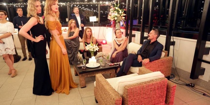 Ta noćna mora svake žene ipak nije bila do kraja realizirana jer su se dame pojavile na dva različita događaja Ta noćna mora svake žene ipak nije bila do kraja realizirana jer su se dame pojavile na dva različita događaja