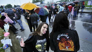 Zagreb, 160510.
Hipodrom.
Koncert heavy metal gruope Metallica.
Na slici: Publika prije koncerta.
Foto: Boris Kovacev / CROPIX