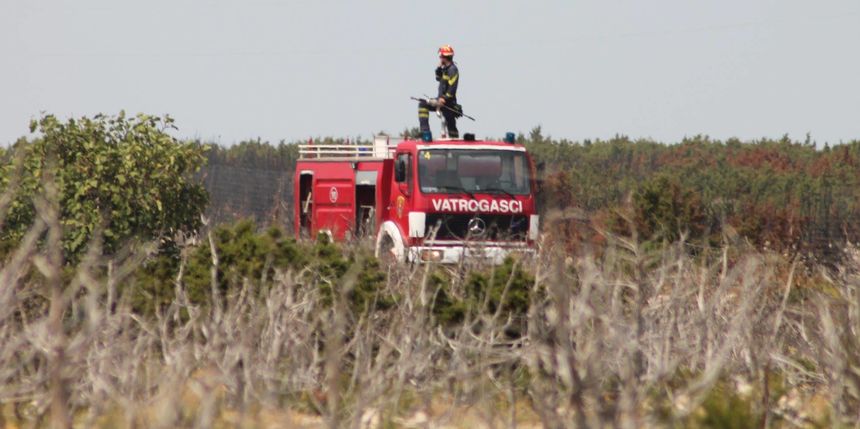 Pod kontrolu stavljen ponovo aktiviran požar kod Košljuna na Pagu