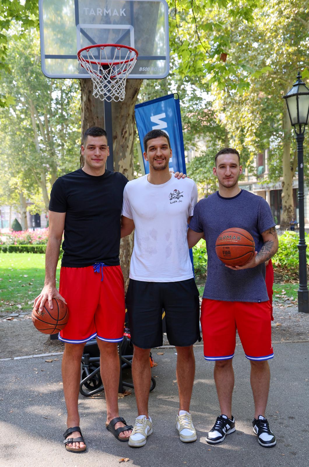 Druženje s košakašima povodom 60. rođendana Dražena Petrovića Druženje s košakašima povodom 60. rođendana Dražena Petrovića