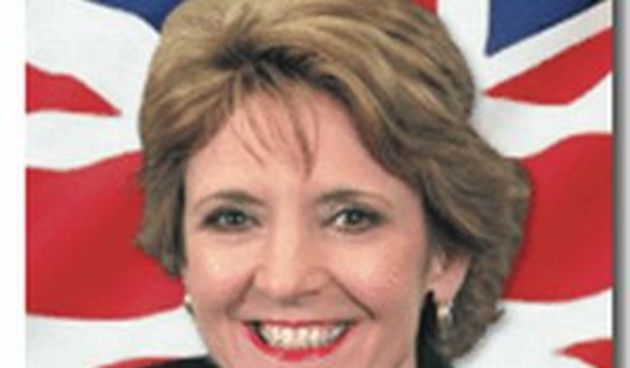 Supruga premijera Sjeverne Irske priznala preljub pa se pokušala ubiti