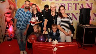 Image 685929 (auto) Image 685929 (auto)