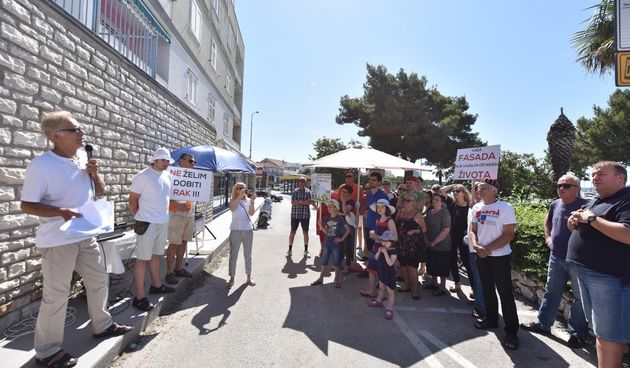 ‘Ne želim dobiti rak!’ Mještani prosvjedovali protiv postavljanja bazne stanice Tele 2