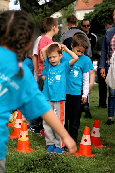 Sportska manifestacija za djecu “1000 koraka kroz 1000 ulica” SŠ “Loptica” Sportska manifestacija za djecu “1000 koraka kroz 1000 ulica” SŠ “Loptica”