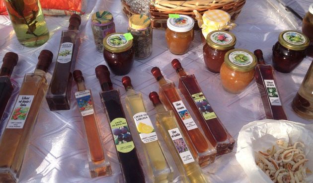 U Tkonu je održan sajam otočnih proizvoda i prvo “kušivanje i ocjenjivanje domaćega maslinovog ulja na način naših didova”, a najboljim je proglašeno ulje Krunoslava Bobića