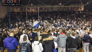 Humanitarno gledanje utakmice Zadar-Cibona (85-84) u Jazinama Humanitarno gledanje utakmice Zadar-Cibona (85-84) u Jazinama