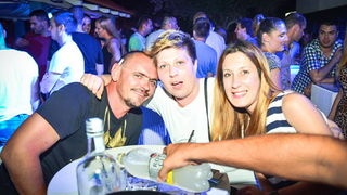 Odlična zabava u Noštromo i Vagabundo barovima na Viru
