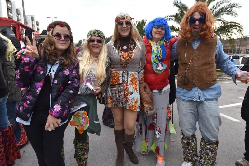 Karnevalska povorka okupila se na parkiralistu kod ‘Ljepotice’ a potom je krenula prema sredisnjem gradskom Trgu. Photo: Dino Stanin/PIXSELL