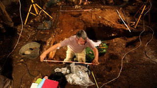 Zadar, 060712.
Predstavljanje novih arheoloskih nalaza iz spilje neandertalaca iz srednjeg paleolitika. Spilja se nalazi u kanjonu ispod utvrde Klicevica u blizini Benkovca. Arheolozi su pronasli ostatke alata kojima su se sluzili neandertalci prije 40 ti