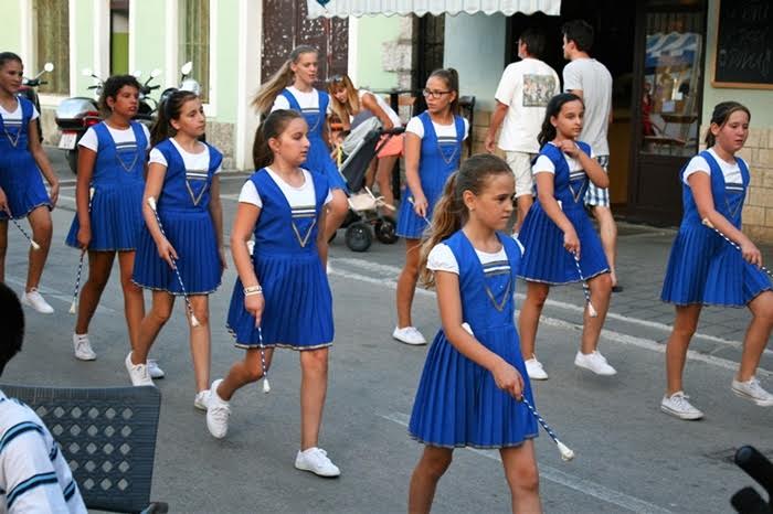 Tunuara 2016 – parada mažoretkinja, kuhanje brudeta & defile ribarica. Foto: Marija Cvetković