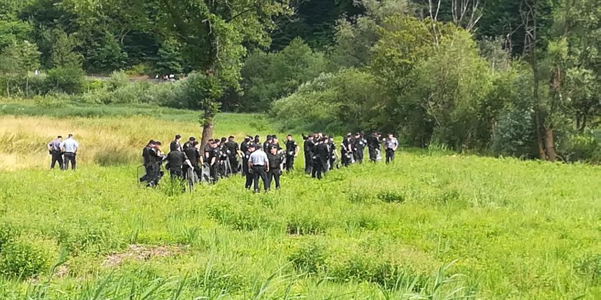 Napeta situacija u BiH: Migranti krenuli prema Hrvatskoj! Napeta situacija u BiH: Migranti krenuli prema Hrvatskoj!