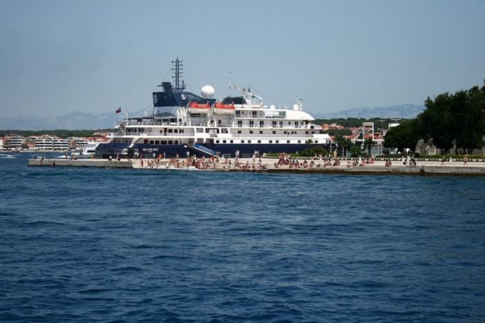 Tunuara 2016 – parada mažoretkinja, kuhanje brudeta & defile ribarica. Foto: Marija Cvetković