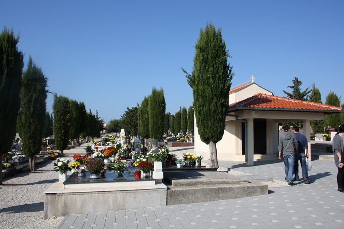 Blagdan Svih Svetih na groblju Belafuža 1. studenog 2011, Foto: Mladen Malik Blagdan Svih Svetih na groblju Belafuža 1. studenog 2011, Foto: Mladen Malik