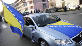 Zenica,181109.
Atmosfera uoci utakmice za odlazak na SP u nogometu izmedju Bosne i Hercegovine i Portugala. Navijaci Bosne i Hercegovine su spremni za navijanje.
Foto: Dado Ruvic / CROPIX