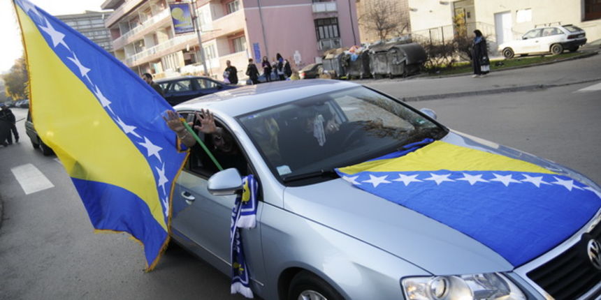 Zenica,181109.
Atmosfera uoci utakmice za odlazak na SP u nogometu izmedju Bosne i Hercegovine i Portugala. Navijaci Bosne i Hercegovine su spremni za navijanje.
Foto: Dado Ruvic / CROPIX