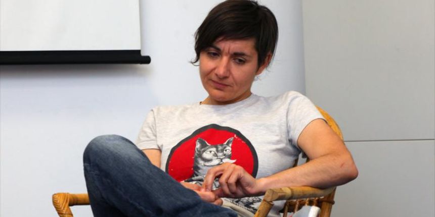 Centar za mirovne studije organizirao je tribinu s Mimom Simić, spisateljicom, filmskom kritičarkom i aktivistkinjom, porijeklom iz Zadra. Na tribini je najavljen filmski i umjetnički festival koji ce se uskoro odrzati u kuli Stojana Jankovića u Islamu Gr Centar za mirovne studije organizirao je tribinu s Mimom Simić, spisateljicom, filmskom kritičarkom i aktivistkinjom, porijeklom iz Zadra. Na tribini je najavljen filmski i umjetnički festival koji ce se uskoro odrzati u kuli Stojana Jankovića u Islamu Gr