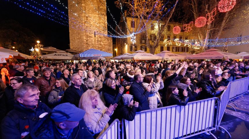 Vatra @ Advent u Zadru Vatra @ Advent u Zadru