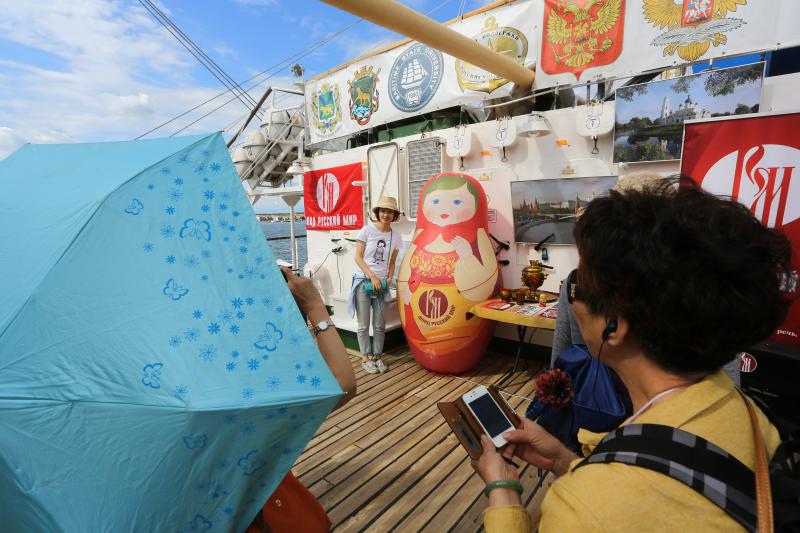 Pokraj Morskih orgulja i Pozdrava Suncu pristao je ruski skolski jedrenjak “Nadezhda”. Dug je 109 metara te ima tri jarbola. Photo: Filip Brala/PIXSELL