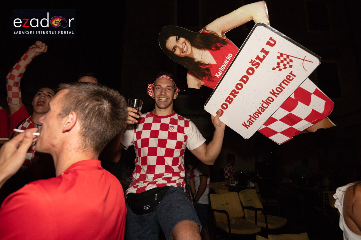 Čudesna noć: Velika fešta ulicama Zadra nakon plasmana Vatrenih u finale SP Čudesna noć: Velika fešta ulicama Zadra nakon plasmana Vatrenih u finale SP