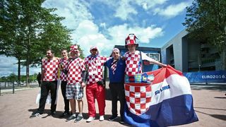 Hrvatski navijači okupirali Saint-Etienne pred utakmicu između Hrvatske i Češke. Photo: Sanjin Strukić/PIXSELL