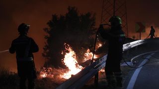 Tučepi: Požar se širi, zahvatio ranč i kuće, vatrogasci u akciji