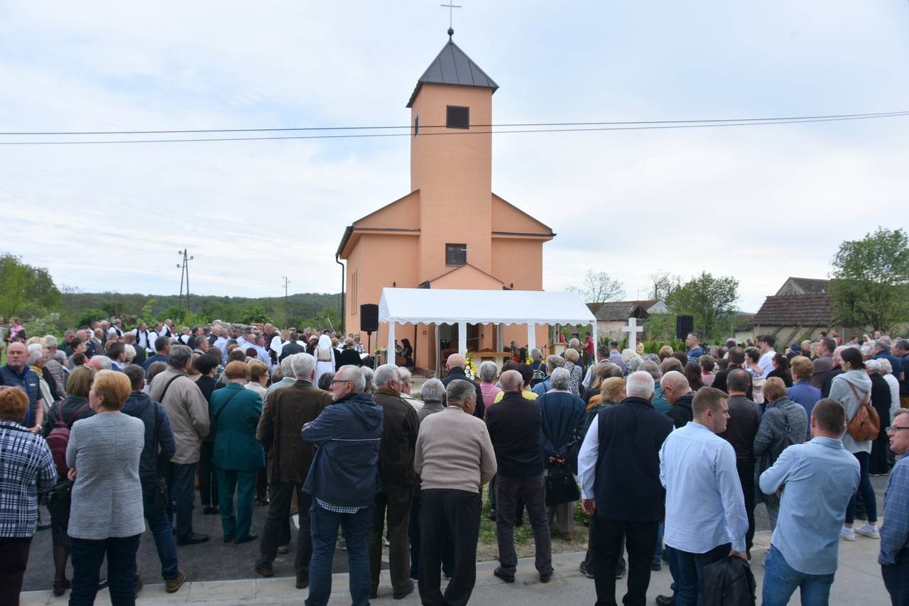 Donacija Vukšićkih bećara novoj crkvi u Baranji