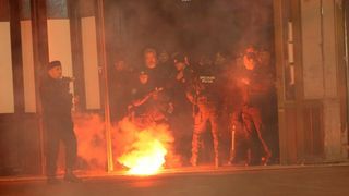 Bakljada i neredi na utakmici Hajduk – Dinamo